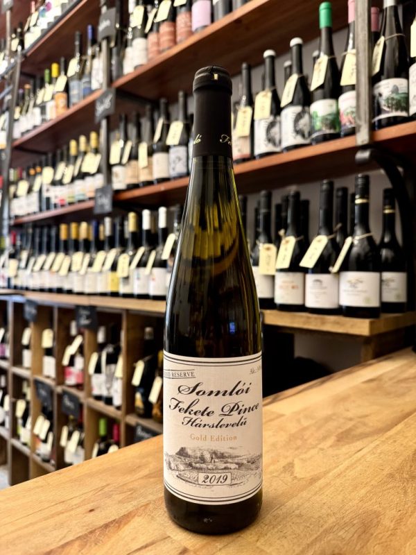 Taste-hungary-wine-shop-fekete-harslevelu