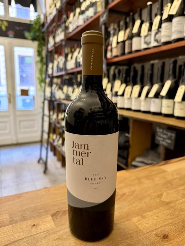 Taste-hungary-wine-shop-jammertal-blue sky